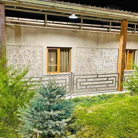 Lara Hotel Goris Exterior foto