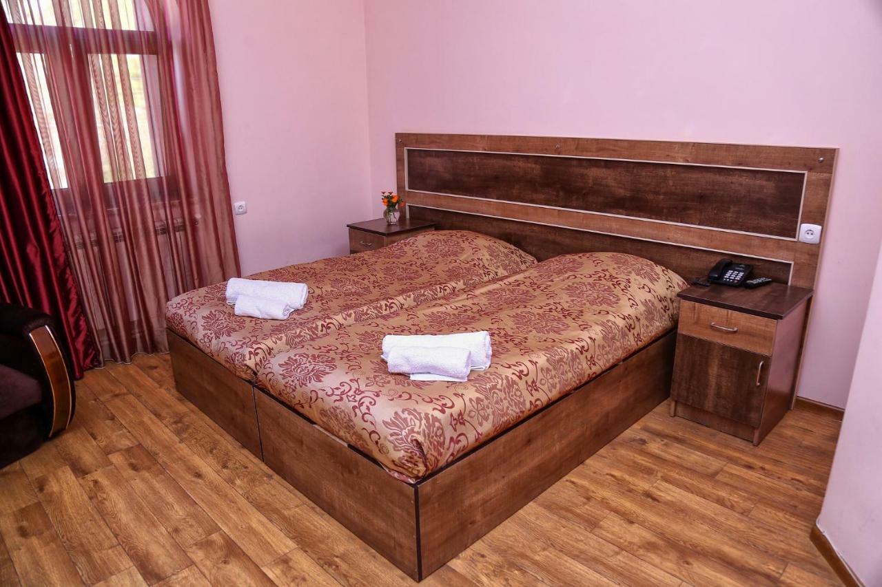 Lara Hotel Goris Exterior foto