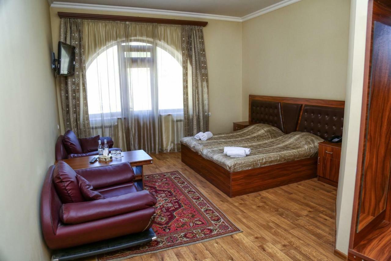 Lara Hotel Goris Exterior foto