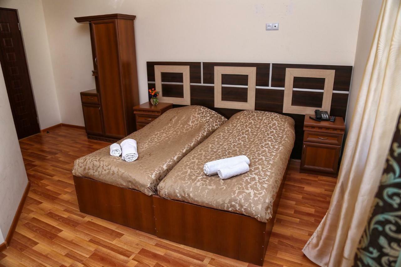Lara Hotel Goris Exterior foto
