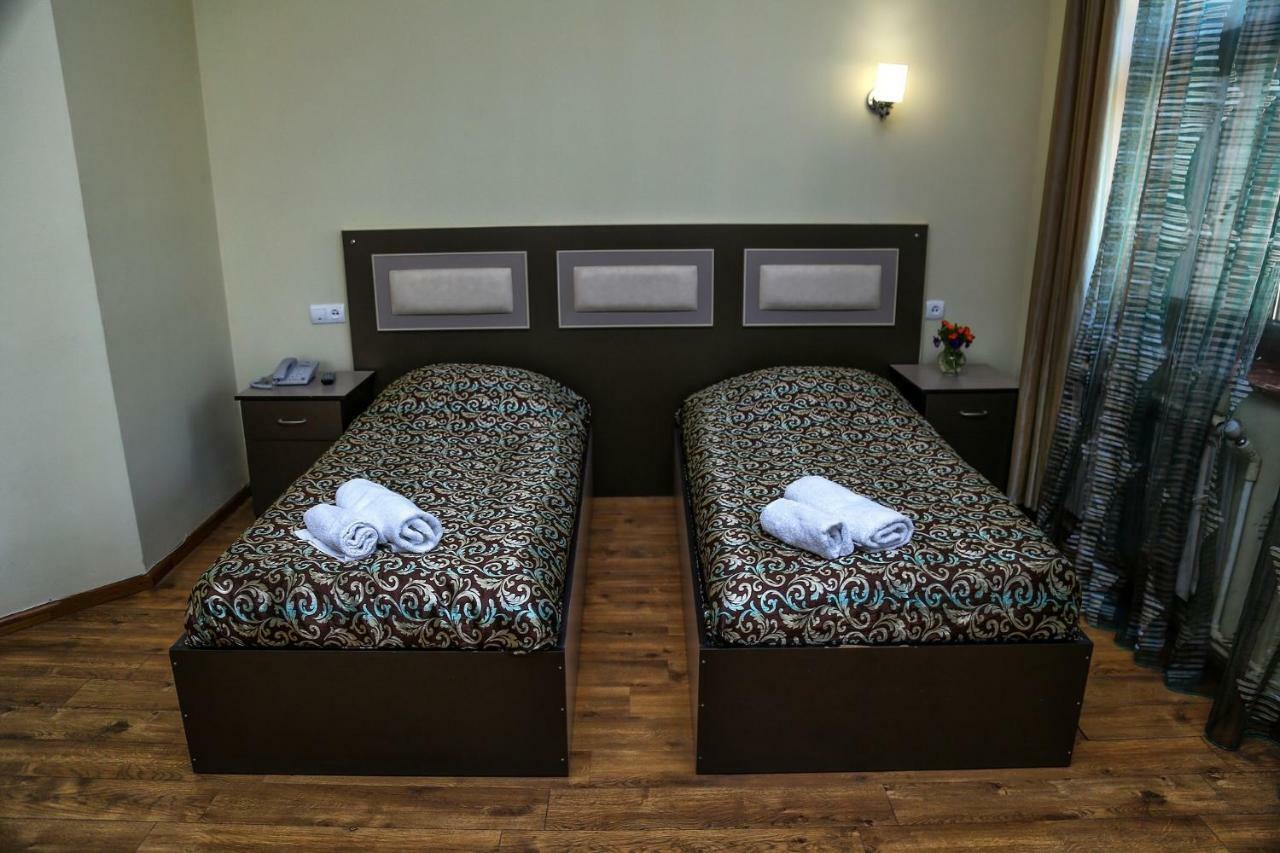 Lara Hotel Goris Exterior foto