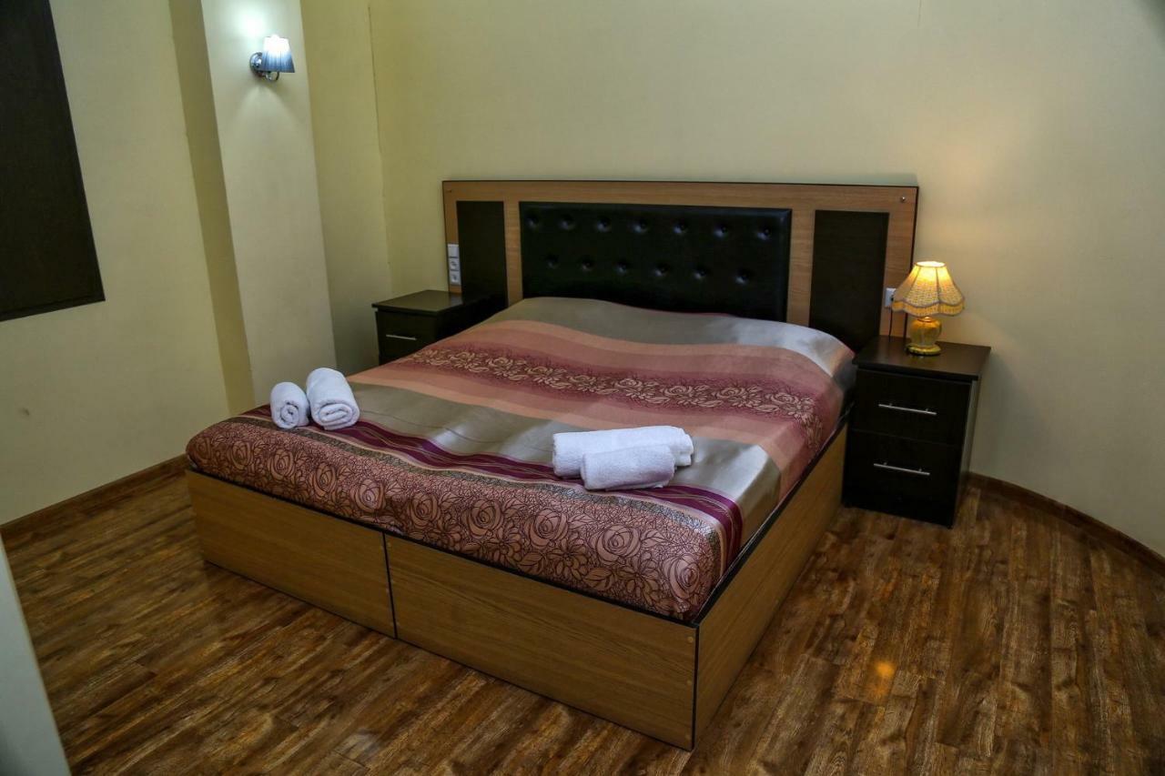 Lara Hotel Goris Exterior foto